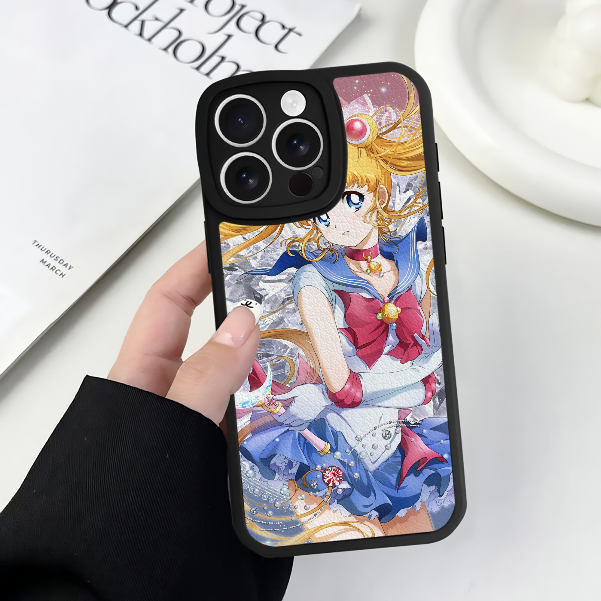 （画像用） 美少女戦士セーラームーン Sailor Moon 【iPhone 16シリーズ対応】シリコンスマホケース（レザー調） 材質：シリコン